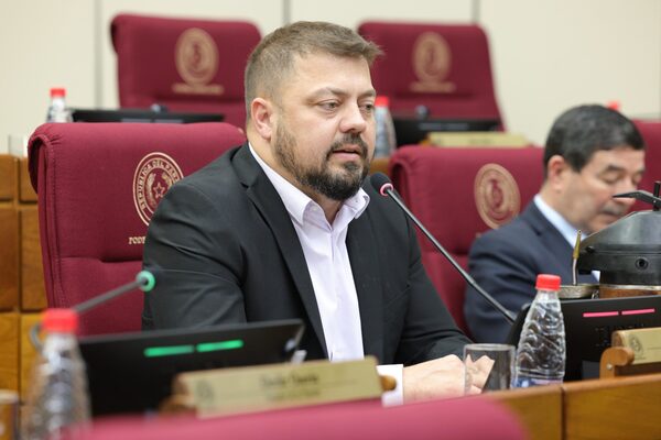 Colyn Soroka critica cambio de tarifas para criptominería en Paraguay
