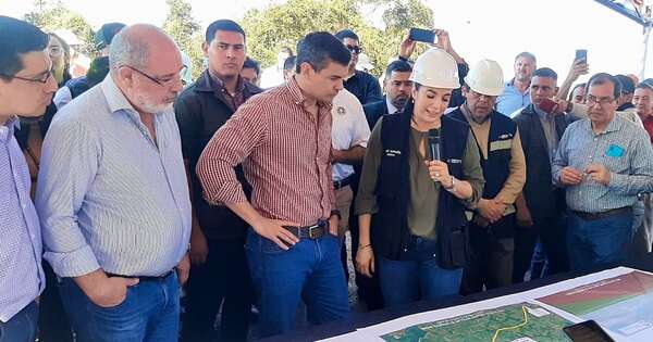 La Nación / Peña anunció asfalto Itakyry - cruce Margarita durante su recorrido por Alto Paraná