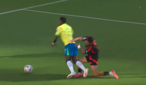 Versus / Otro más: Conmebol reconoce error arbitral en un penal no sancionado sobre Vinícius