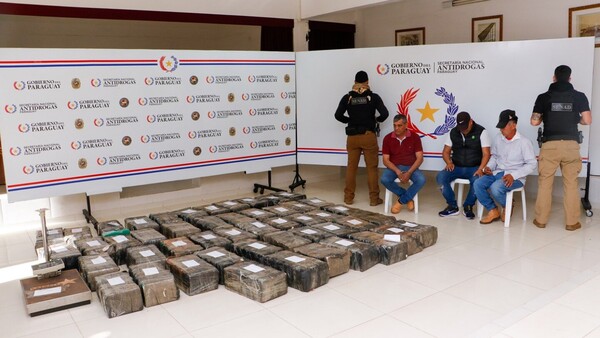 Tres detenidos con una tonelada de marihuana, armas y vehículos