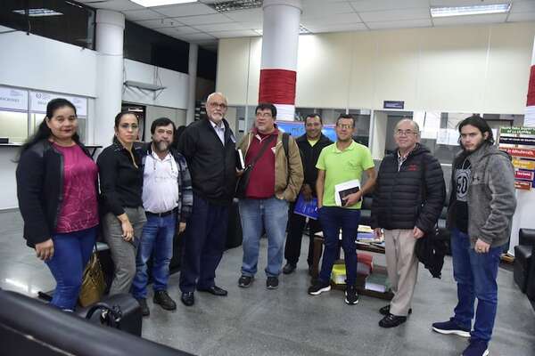 Docentes se movilizan desde mañana para exigir ser exceptuados de la Ley del Servicio Civil - Nacionales - ABC Color