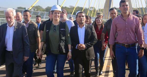 La Nación / Peña visitó puente de la integración con vicegobernador de Paraná