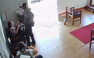 Video: así fue el asalto a una mujer en una capilla de Asunción mientras rezaba - Policiales - ABC Color