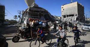 La Nación / Miles de palestinos huyen del sur de Gaza