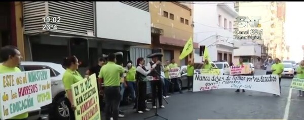 Docentes contra la ley de servicio público - SNT