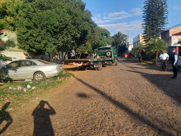 Vehículos abandonados en las calles de PJC son retirados por la Municipalidad - Oasis FM 94.3