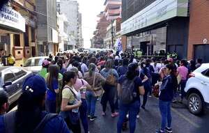 Ley de carrera civil: los cuestionamientos de los docentes, que van hoy a paro y se movilizan - Nacionales - ABC Color