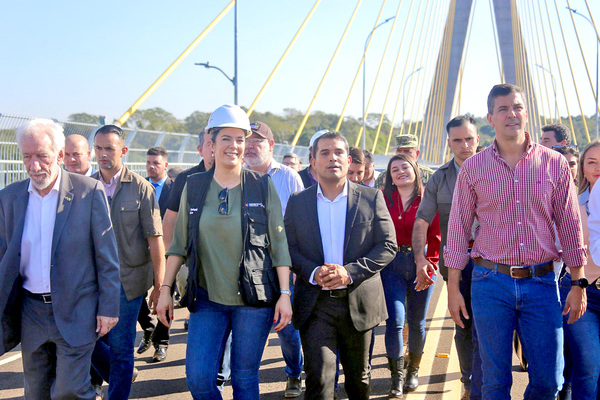 Presidente Peña vino a “supervisar” avance de obras viales en Alto Paraná - La Clave