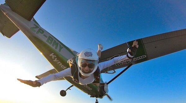 Experiencia única: salto tándem en paracaídas en Ñu Guazú