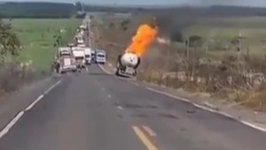 SEIS HERIDOS ENTRE ELLOS PERIODISTAS TRAS EXPLOSIÓN DE CAMIÓN CISTERNA
