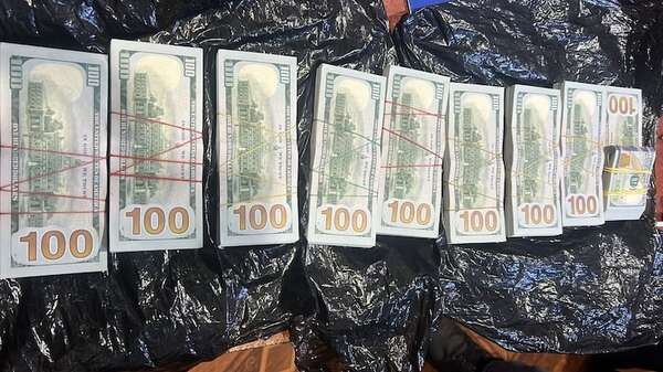 Llevaba US$ 90.000 adheridos al cuerpo y fue detenido en un control de rutina - ABC en el Este - ABC Color