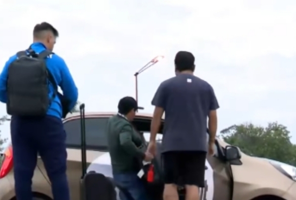 (VIDEO)Daniel Garnero llegó y tuvo que ir en taxi del aeropuerto