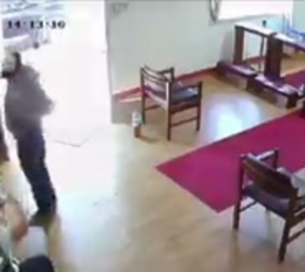 ¡Ya ni rezar se puede! Delincuente con arma blanca atracó un oratorio - Paraguay.com