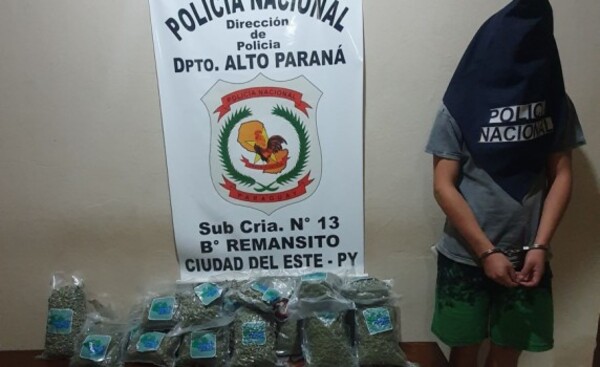 Menor de 16 años aprehendido con tres bolsas de marihuana
