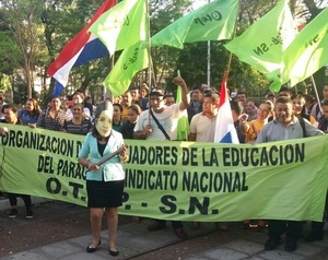 Docentes inician paro contra proyecto de ley de carrera civil