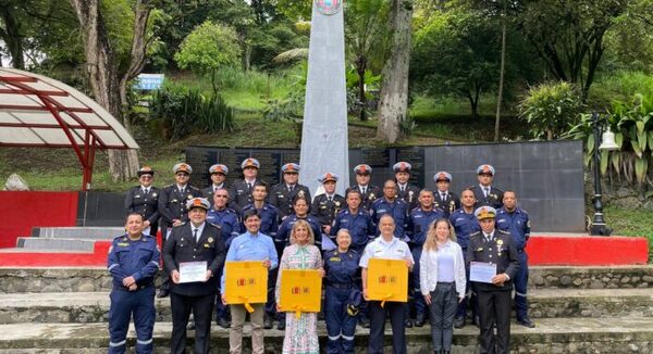 Bomberos paraguayos se capacitaron en control de incendios en Colombia - El Independiente