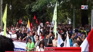 Multitudinaria marcha de docentes contra ley de carrera civil - Noticias Paraguay
