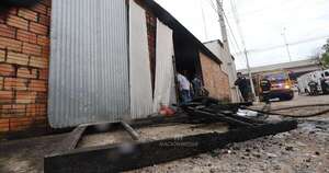 La Nación / Bomberos logran controlar incendio de depósito en Trinidad