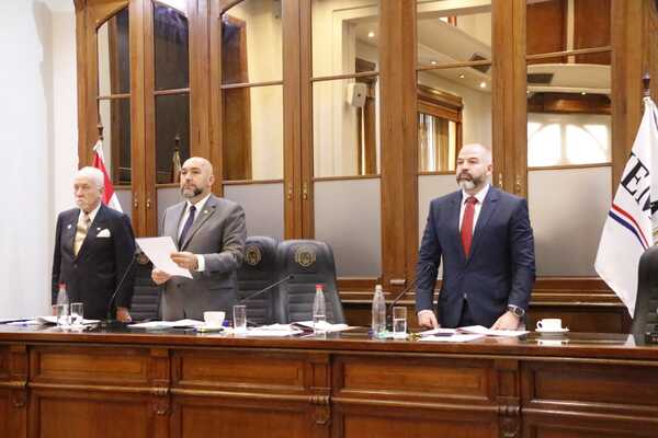 JEM admite enjuiciamiento a jueza renunciante que habilitó carrera de medicina vía amparo