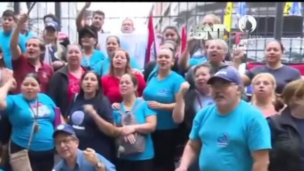 Docentes se movilizan en el microcentro de Asunción - SNT