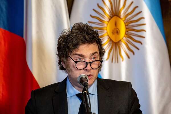 Milei lanza un plan de alfabetización, que eleva recursos y exigencia a docentes y alumnos - Mundo - ABC Color