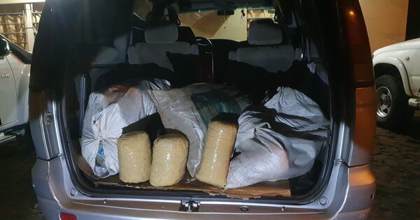 La Nación / Policía detuvo a un menor de 16 años que conducía vehículo con carga de droga