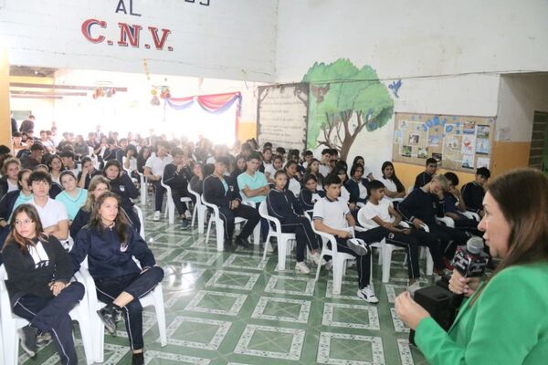 Alumnos del Colegio Nacional de Vallemí participaron de la charla educativa “El Juez que yo quiero”