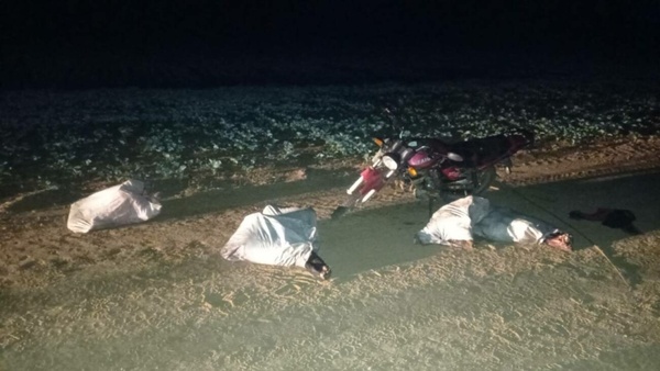 ENTRE TRES IBAN SOBRE UNA MOTO Y QUEDARON DETENIDOS POR ABIGEATO