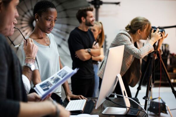 Conforman mesa sectorial de Industrias Creativas y Servicios - MarketData