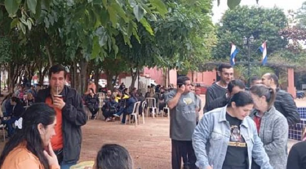 Docentes sanjosianos se manifestaron por la exclusión de ley de servicio civil - Noticiero Paraguay