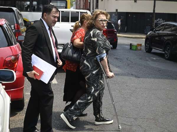 Víctimas de la usura piden intervenir en caso esposa de RGD - Nacionales - ABC Color