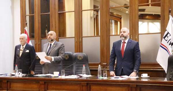 La Nación / Admiten enjuiciar a jueza que habilitó carrera de Medicina en CDE