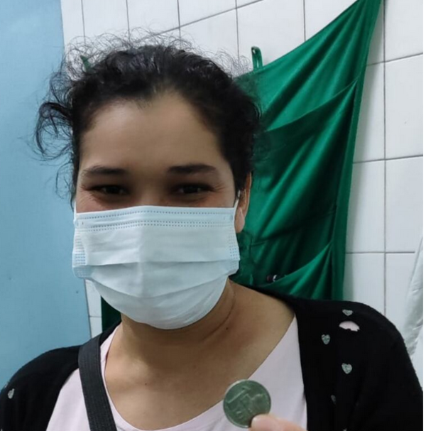 A mitã’i de 6 años le enviaron a la despensa y en el camino se tragó un miltón