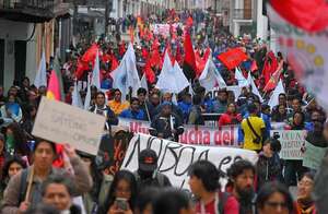 Noboa enfrenta primeras manifestaciones en Ecuador por el alza del precio de las gasolinas - Mundo - ABC Color