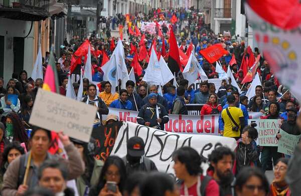 Noboa enfrenta primeras manifestaciones en Ecuador por el alza del precio de las gasolinas - Mundo - ABC Color