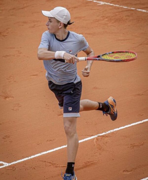 Alvaro Frutos cayó en singles pero está en la final de dobles de Londrinas