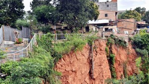 Vecinos exigen reforzar vallado de seguridad en ex cantera Tacumbú