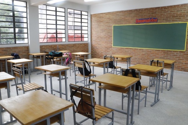 Cerca de 60 escuelas reciben fondos para renovar infraestructura - ADN Digital