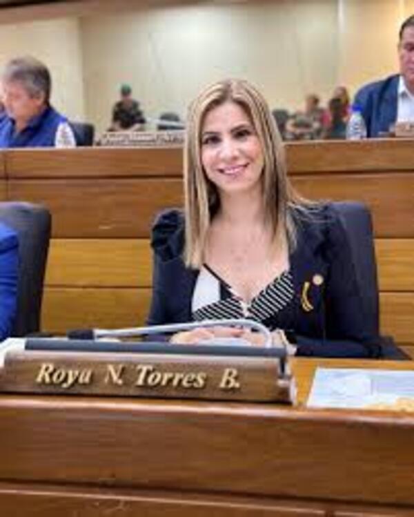 Comunican pedido de desafuero de Roya Torres