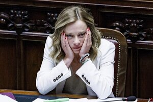 Meloni enfrenta las incómodas prácticas xenófobas del movimiento juvenil Fratelli d'Italia