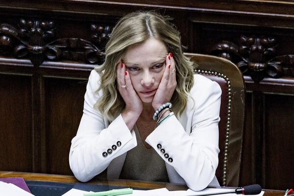 Meloni enfrenta las incómodas prácticas xenófobas del movimiento juvenil Fratelli d'Italia