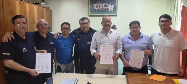 Taxistas de CDE y Puerto Yguazú firman convenio para regular transporte de pasajeros - La Clave