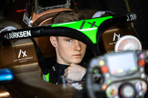 Versus / Joshua impone su ley en los primeros libres de Silverstone