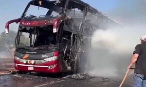 Ómnibus paraguayo con 30 pasajeros arde en llamas en Brasil – Prensa 5