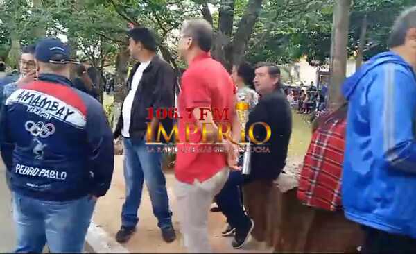 Docentes se movilizan sobre la ruta PY05 contra la Ley de carrera civil - Radio Imperio 106.7 FM