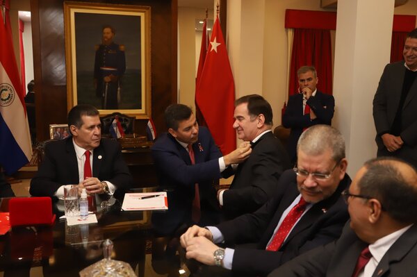 Senador Orlando Penner se sumó al Partido Colorado - El Independiente