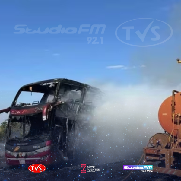 SE INCENDIÓ UN COLECTIVO PARAGUAYO QUE IBA HACIA BRASIL - TVS