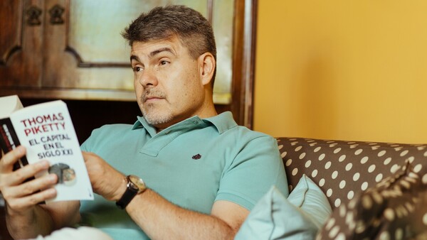 Luis Bareiro hablará sobre el hábito de la lectura con Colecciones UH