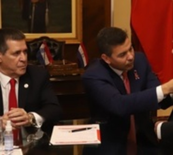 Penner se afilia a la ANR el día del cumpleaños de Horacio Cartes - Paraguay.com