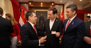 Penner se afilia a la ANR en pleno festejo por el cumpleaños de Cartes